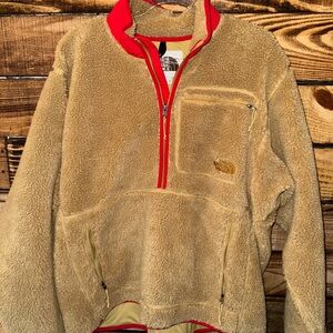 Fleece The North Face Pullover
Size XL